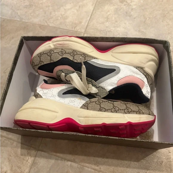 Gucci Beige and Pink Monogram Sneakers - Picture 5 of 6